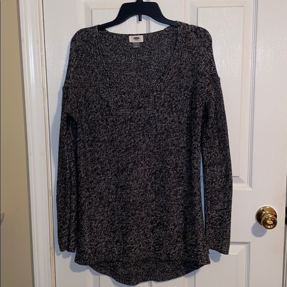 Black/White tunic length sweater
